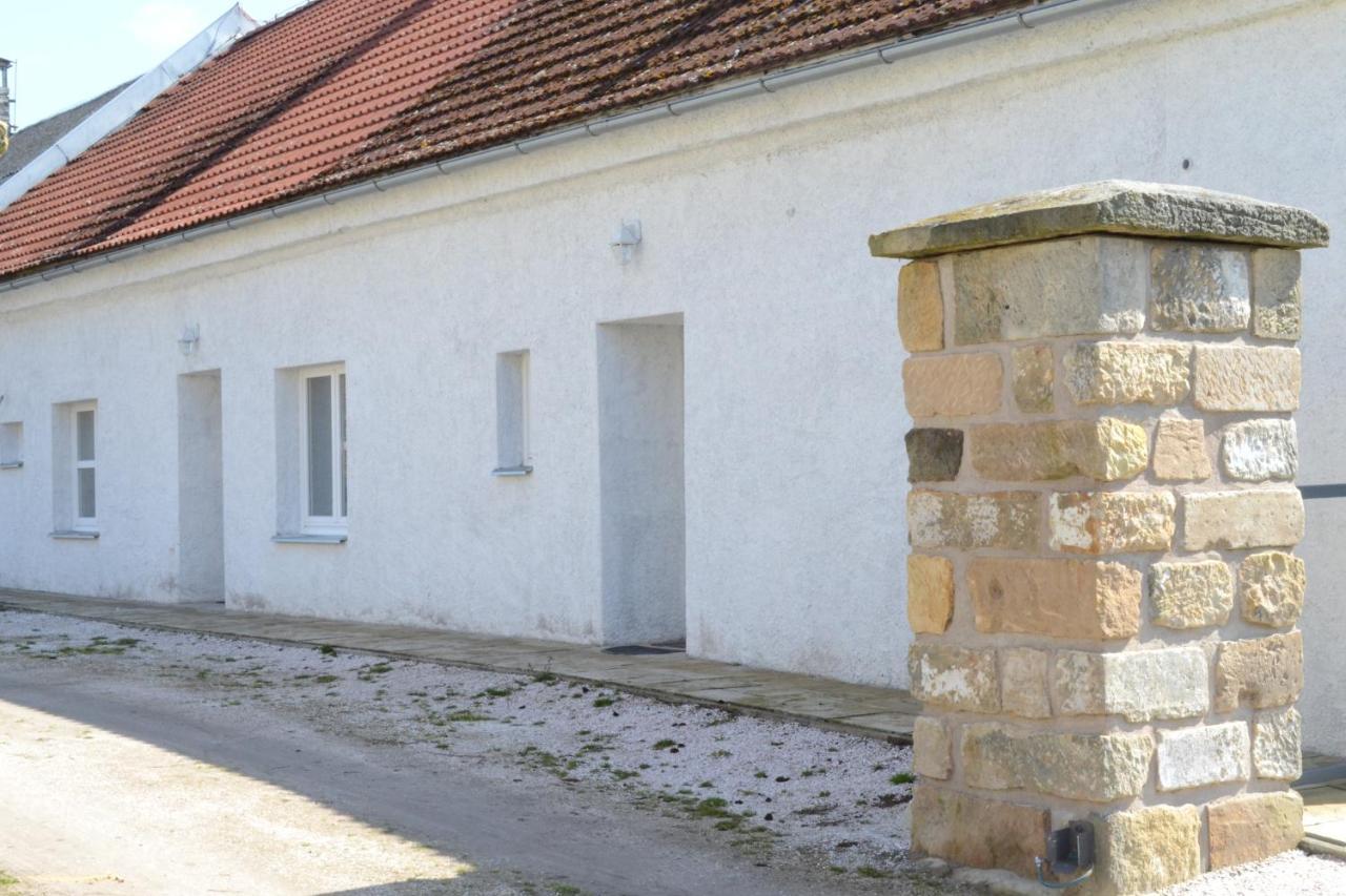 Dvur Dolenec Apartment Rohoznice  Exterior photo